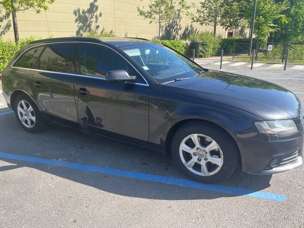 Audi A4 IV (2) AVANT 2.0 TDI 143 AMBIENTE MULTITRONIC