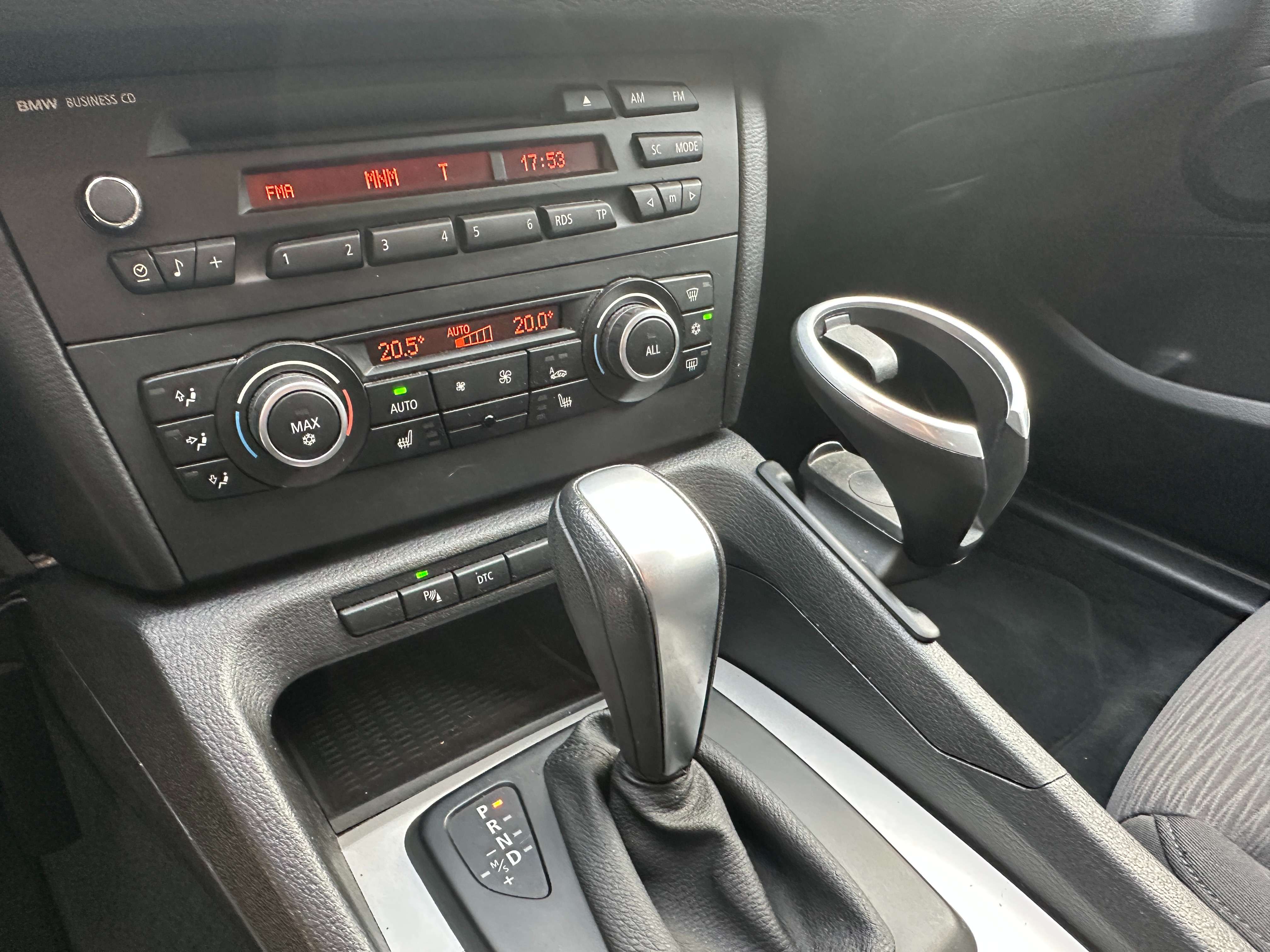 BMW X1 X1 2.0iA sDrive18 Apple carplay/Navi/XENON/PDV v+a/Garantie