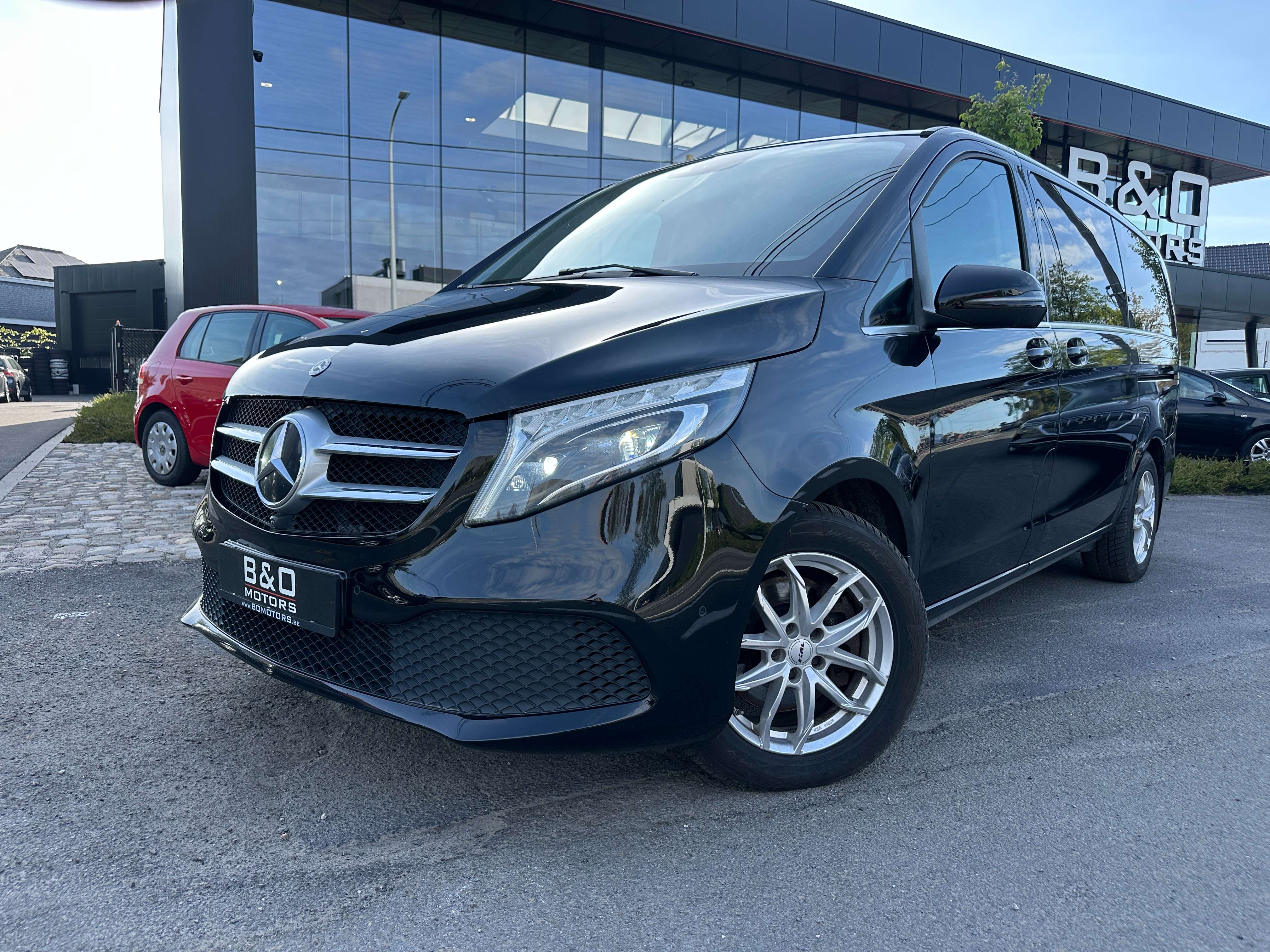 Mercedes-Benz V 300 V 300d L2 Avantgarde Lichte Vracht 5pl/LEDER/ Geen BIV en 135 TAX/Trekh 2500kg/