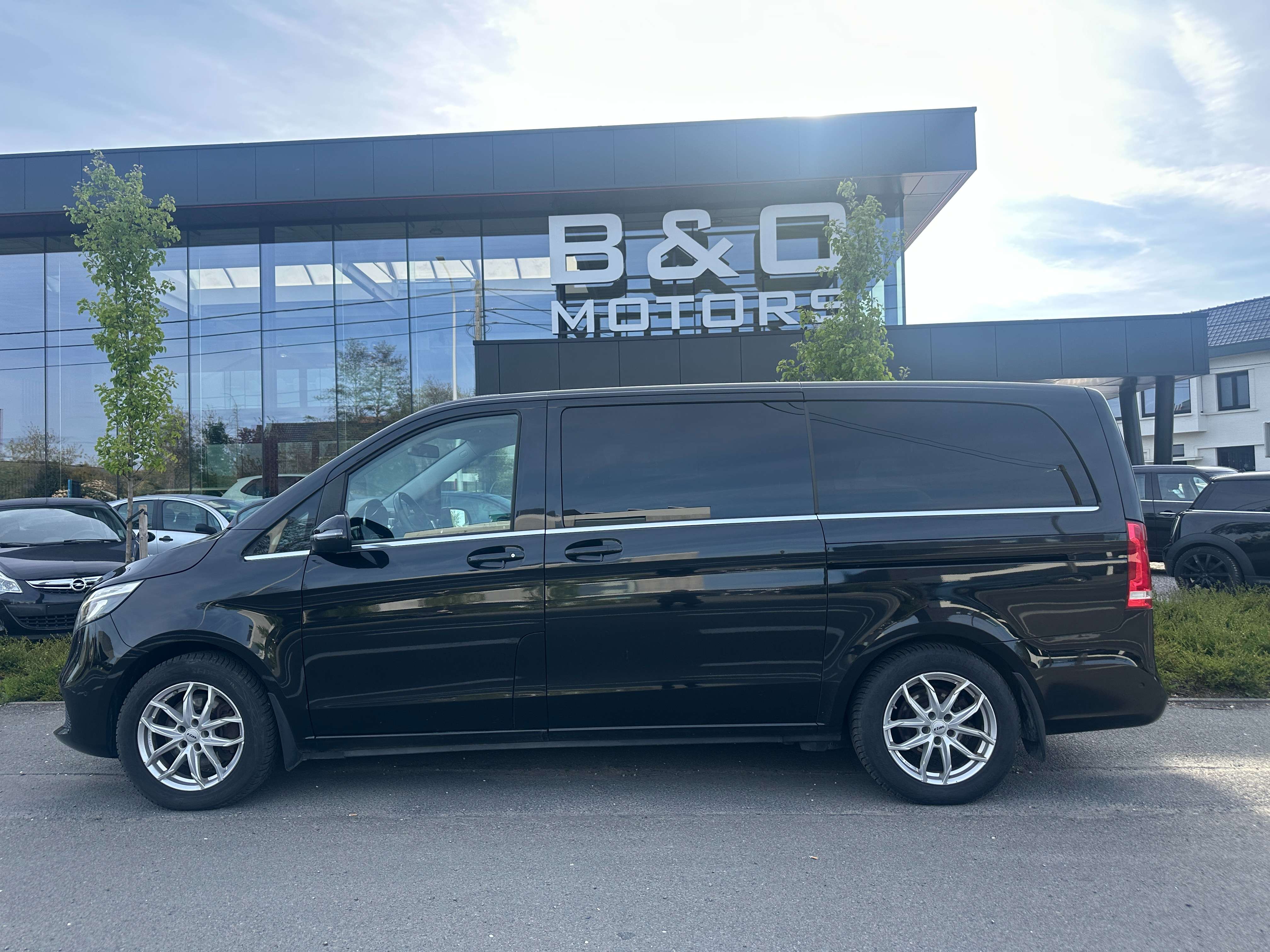 Mercedes-Benz V 300 V 300d L2 Avantgarde Lichte Vracht 5pl/LEDER/ Geen BIV en 135 TAX/Trekh 2500kg/