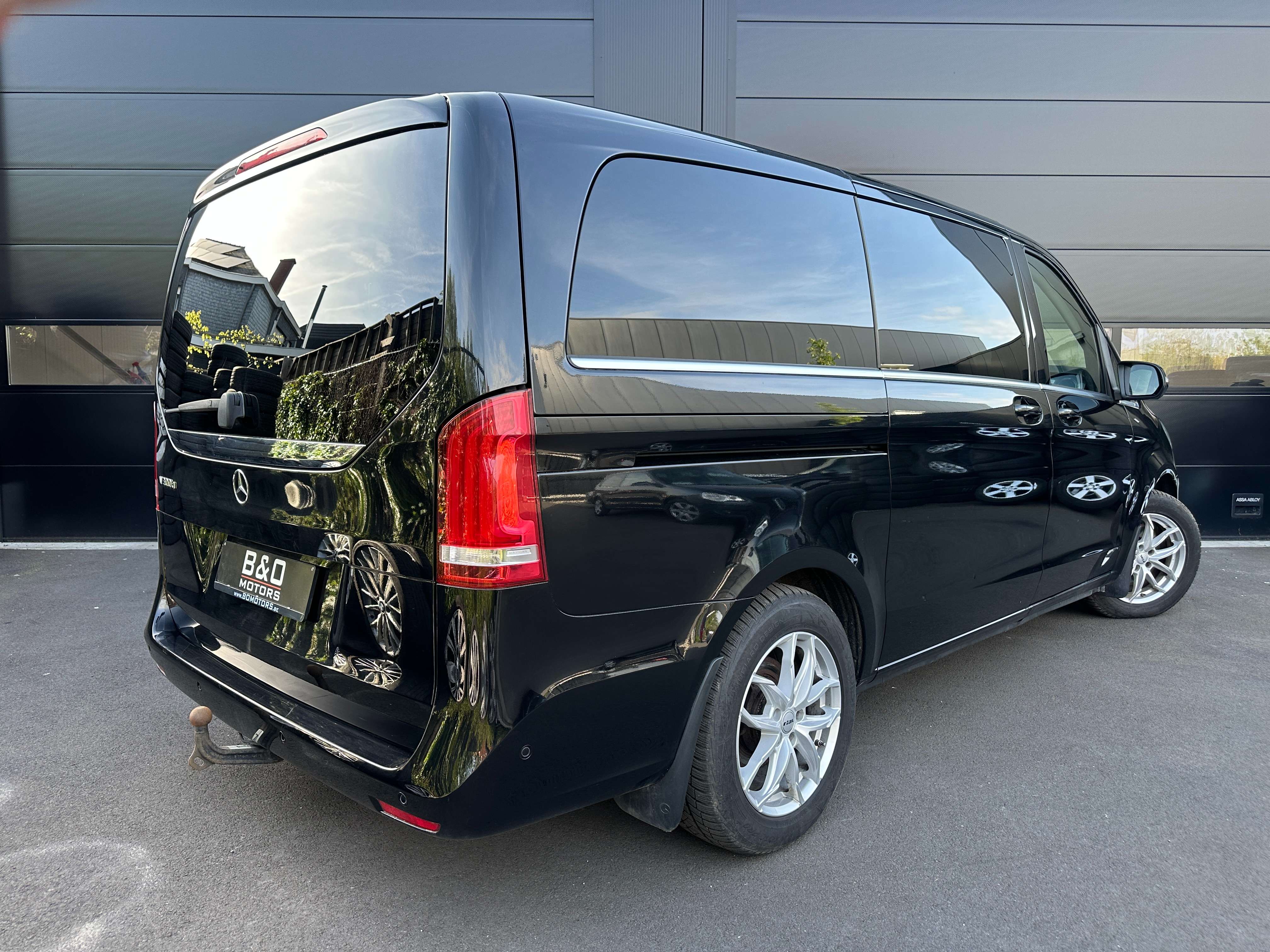 Mercedes-Benz V 300 V 300d L2 Avantgarde Lichte Vracht 5pl/LEDER/ Geen BIV en 135 TAX/Trekh 2500kg/
