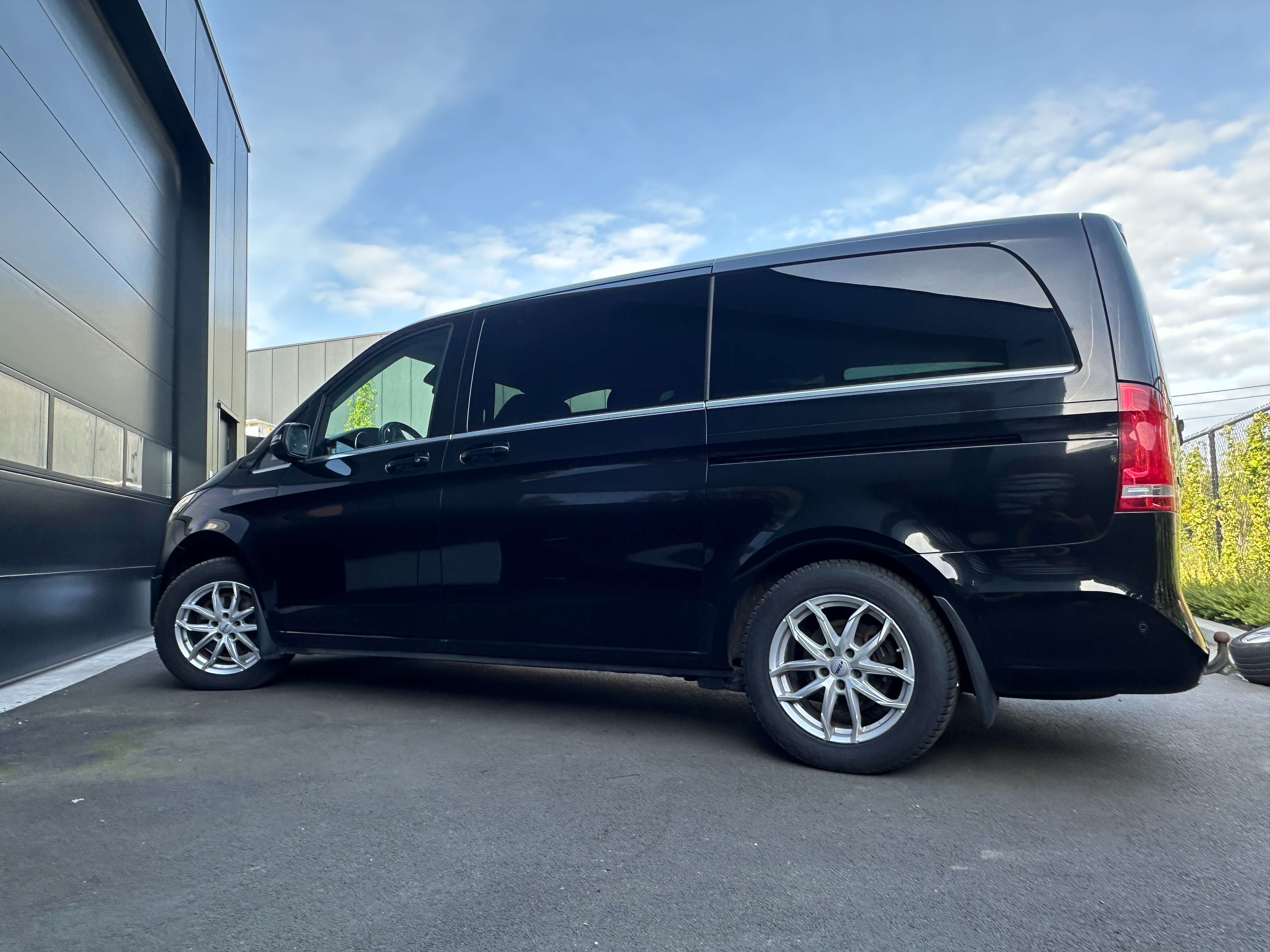 Mercedes-Benz V 300 V 300d L2 Avantgarde Lichte Vracht 5pl/LEDER/ Geen BIV en 135 TAX/Trekh 2500kg/