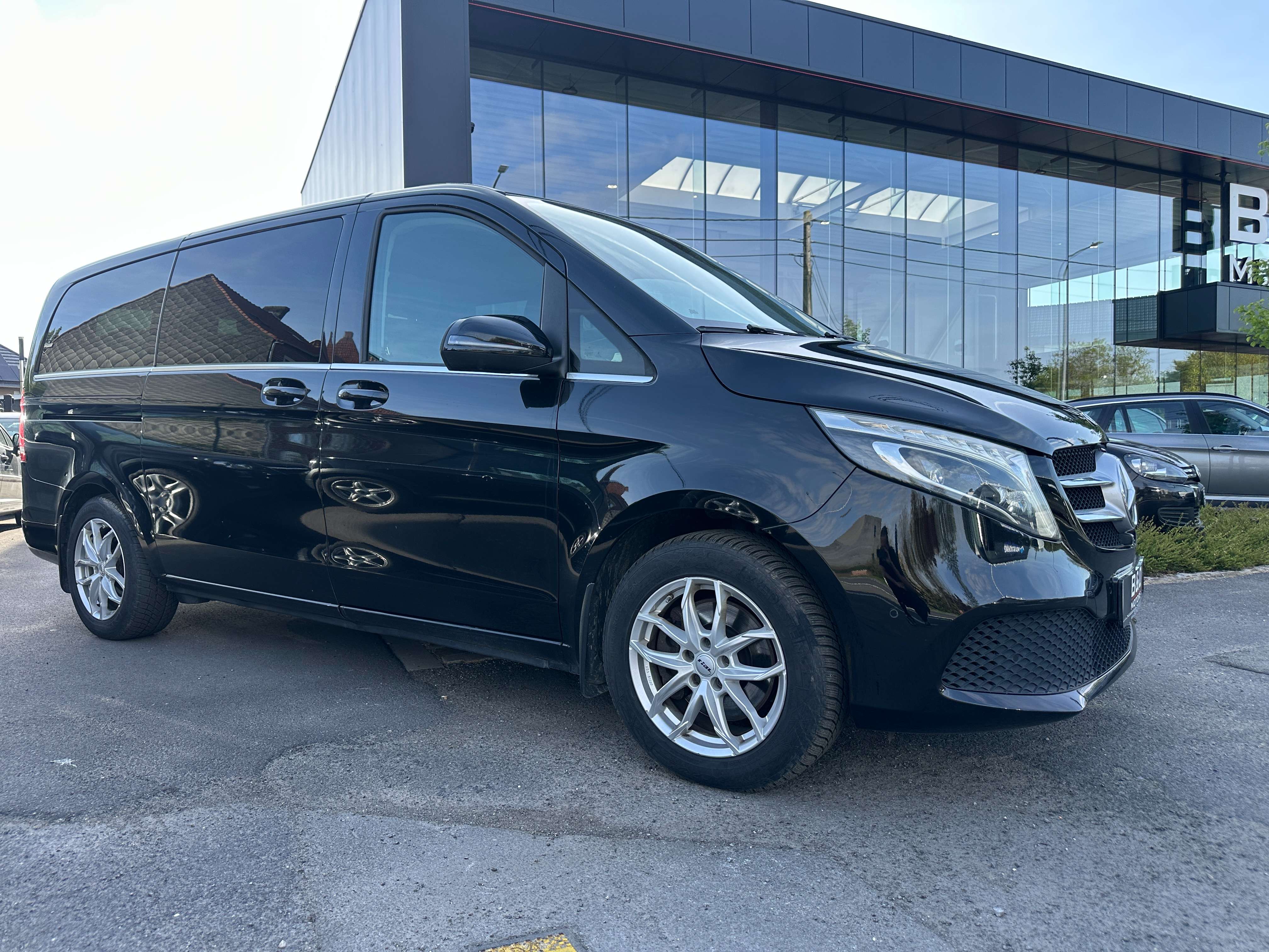 Mercedes-Benz V 300 V 300d L2 Avantgarde Lichte Vracht 5pl/LEDER/ Geen BIV en 135 TAX/Trekh 2500kg/
