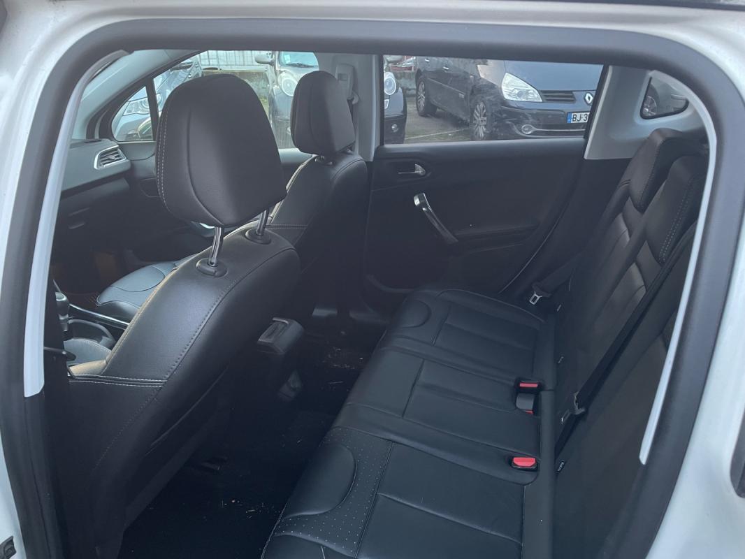 Peugeot 2008 1.2 PureTech 110ch SS EAT6 Féline Titane