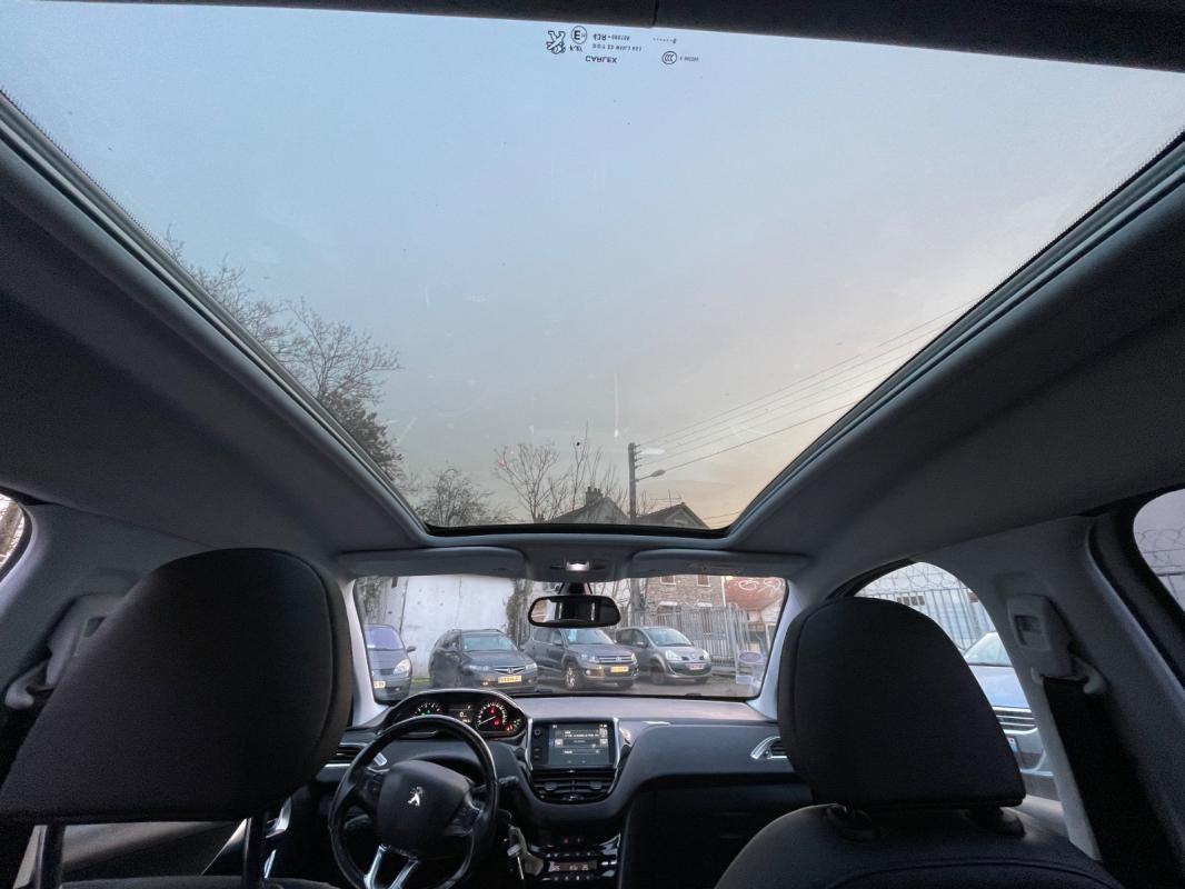 Peugeot 2008 1.2 PureTech 110ch SS EAT6 Féline Titane