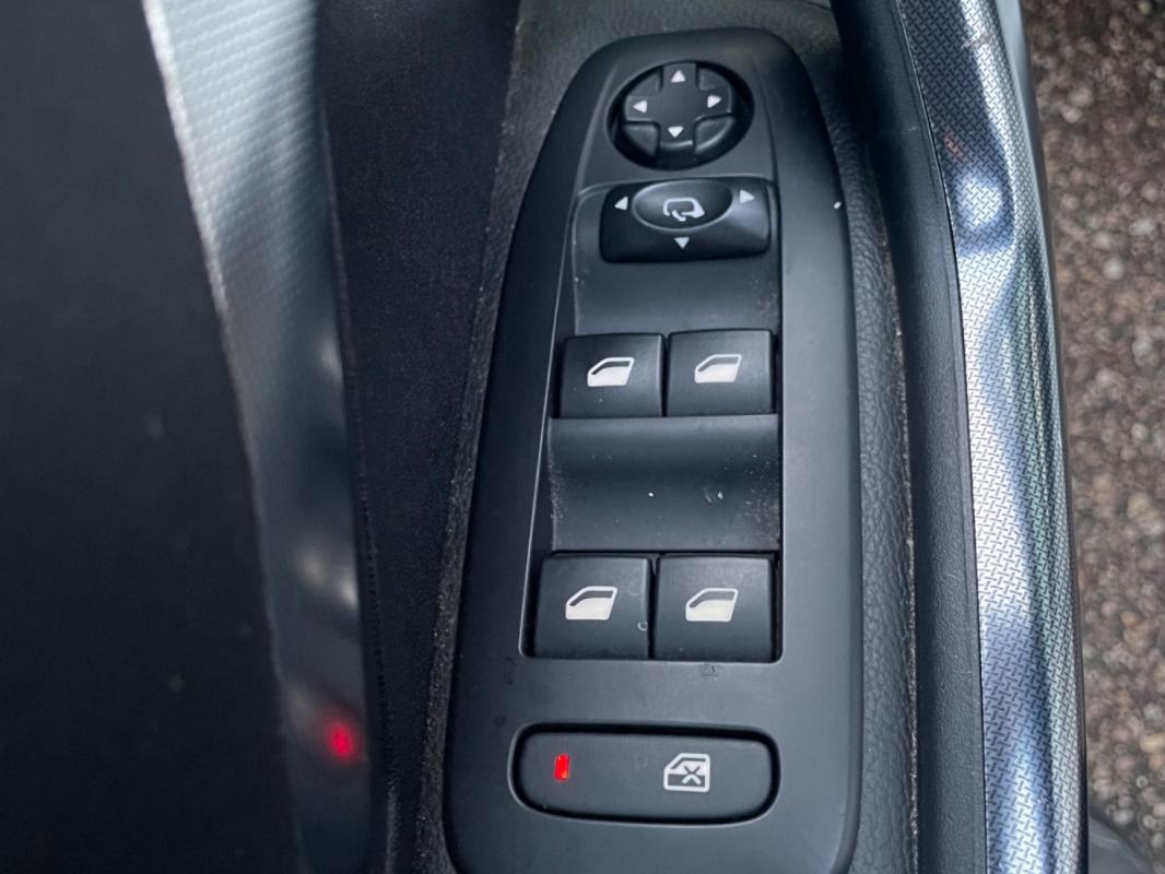 Peugeot 2008 1.2 PureTech 110ch SS EAT6 Féline Titane