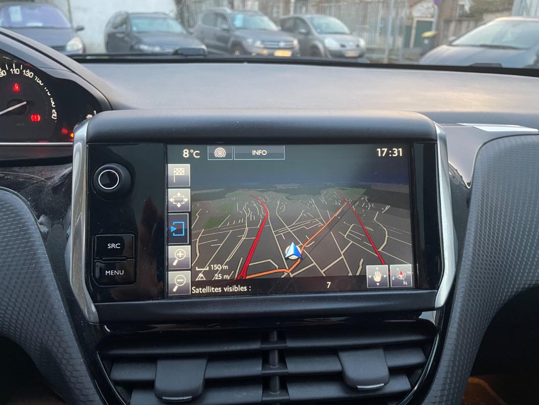 Peugeot 2008 1.2 PureTech 110ch SS EAT6 Féline Titane