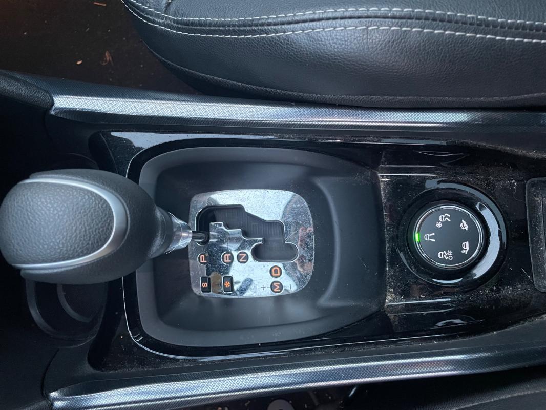 Peugeot 2008 1.2 PureTech 110ch SS EAT6 Féline Titane