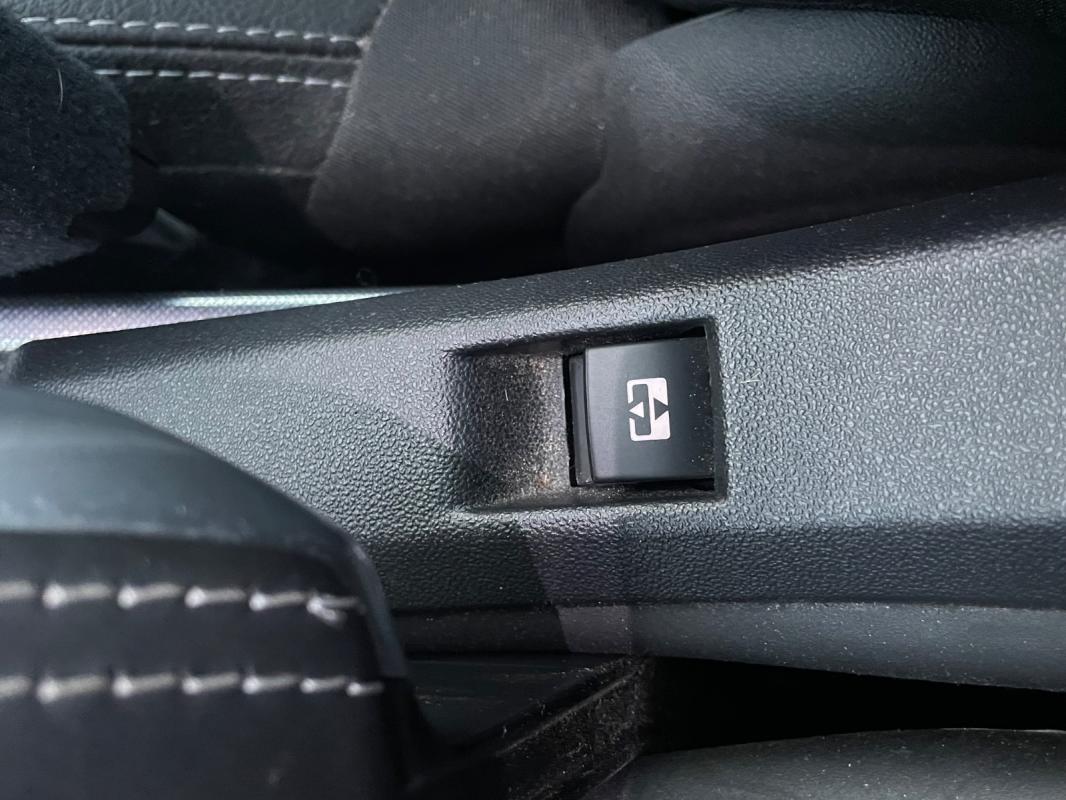 Peugeot 2008 1.2 PureTech 110ch SS EAT6 Féline Titane