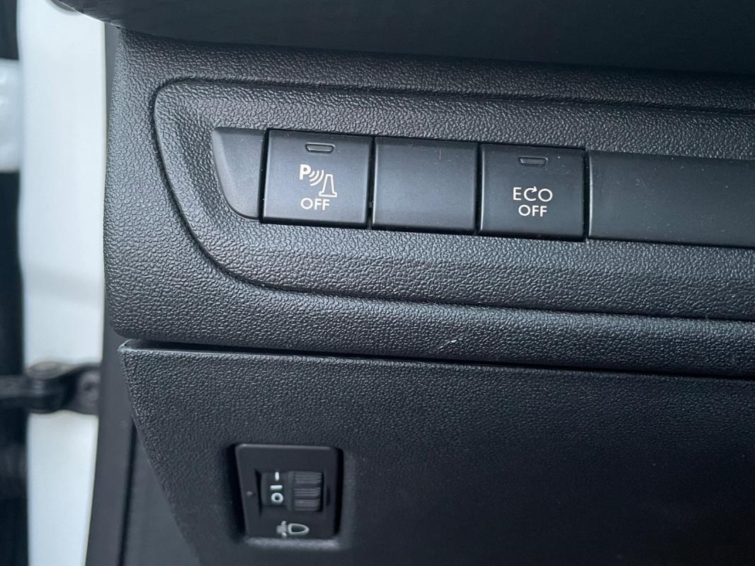 Peugeot 2008 1.2 PureTech 110ch SS EAT6 Féline Titane