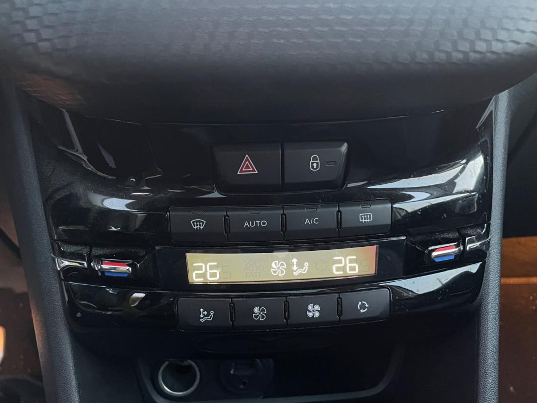 Peugeot 2008 1.2 PureTech 110ch SS EAT6 Féline Titane