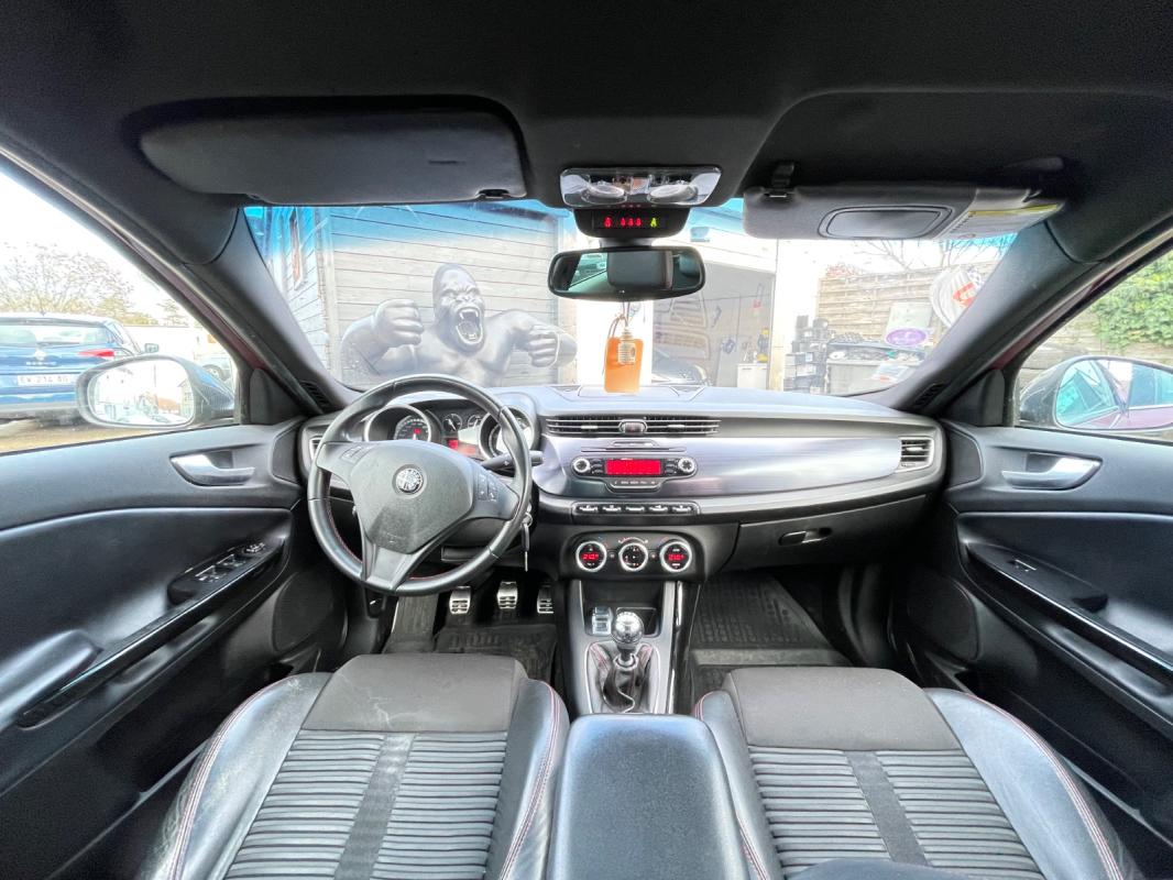 Alfa Romeo Giulietta 1750 TBI 235 ch Quadrifoglio Verde