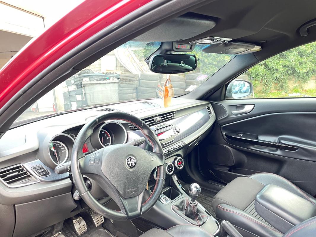 Alfa Romeo Giulietta 1750 TBI 235 ch Quadrifoglio Verde