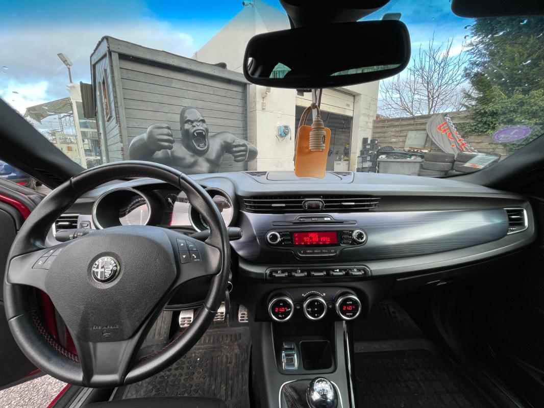 Alfa Romeo Giulietta 1750 TBI 235 ch Quadrifoglio Verde