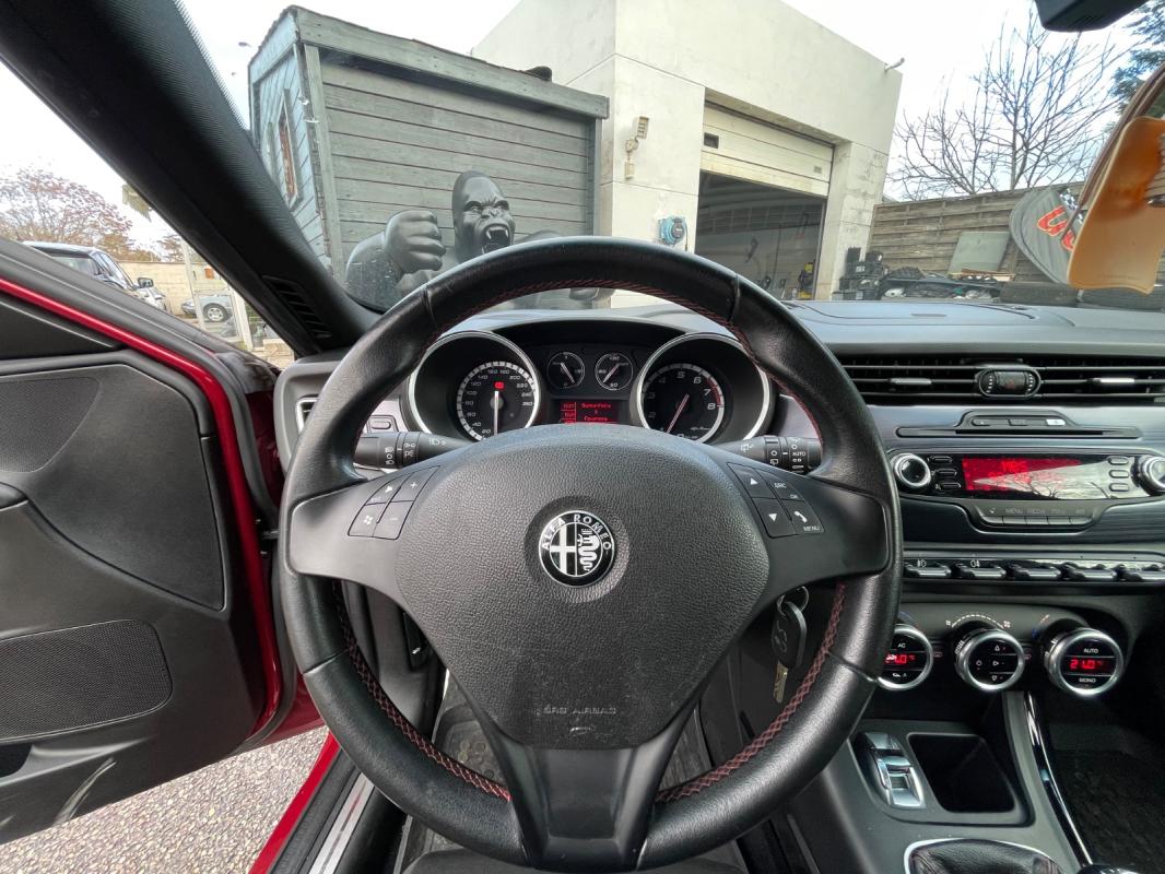 Alfa Romeo Giulietta 1750 TBI 235 ch Quadrifoglio Verde