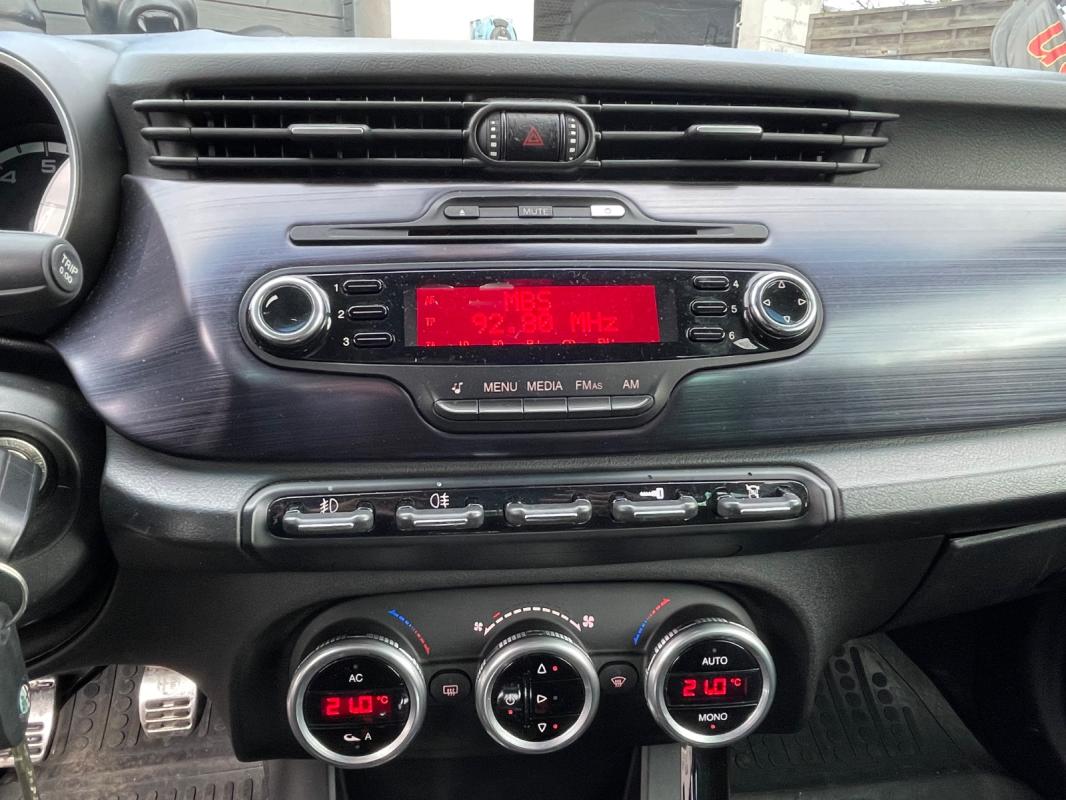 Alfa Romeo Giulietta 1750 TBI 235 ch Quadrifoglio Verde
