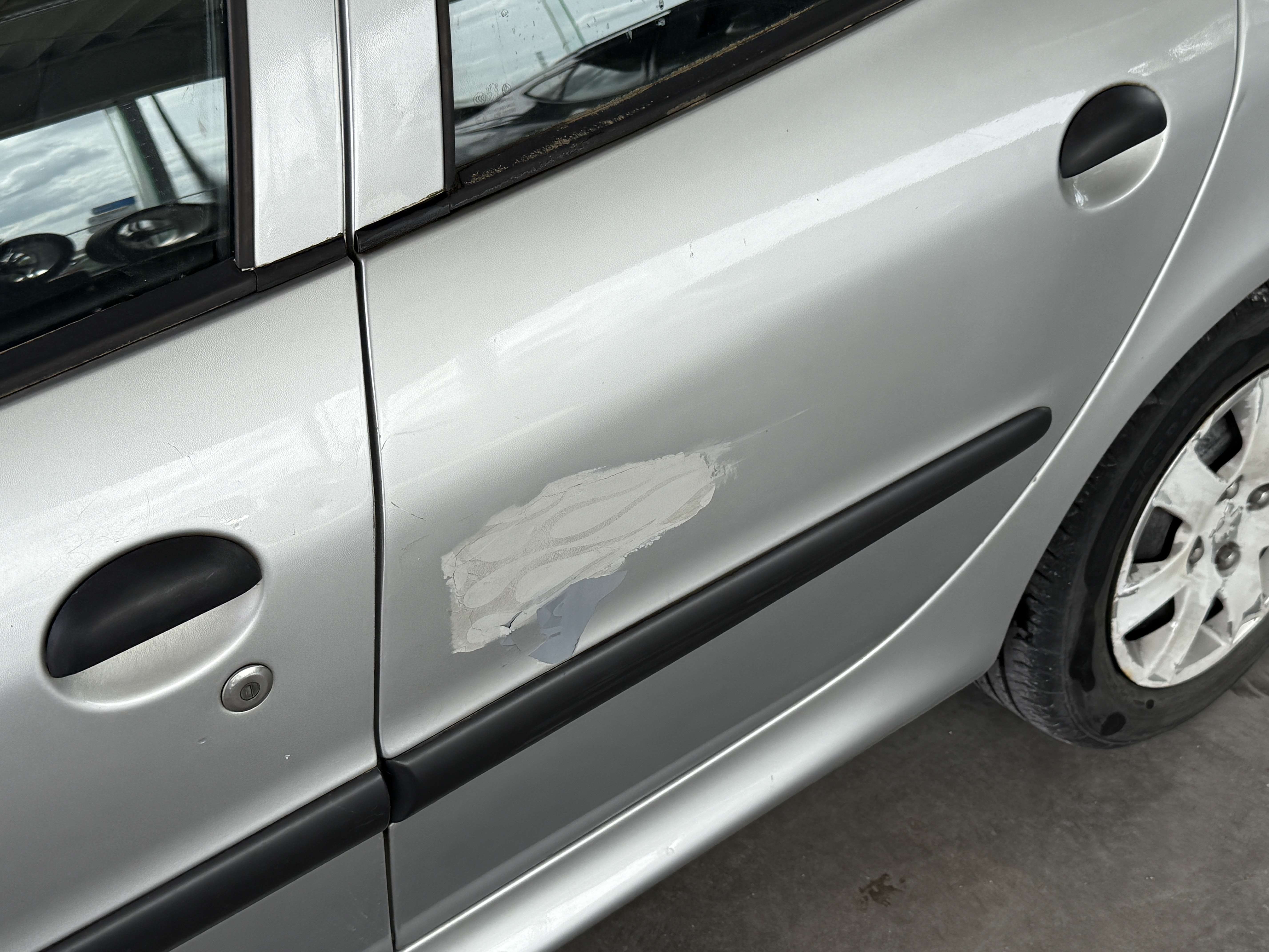 Peugeot 206 206  1.4i_PRIX_MARCHAND_5PRTS_ESSENCE_NO CONTROL / NO GARANTIE
