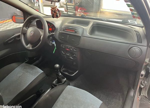 Fiat Punto II (2) 1.2 8V CULT II 3P