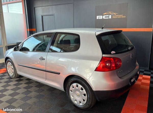 Volkswagen Golf V 1.4 16S TREND 3P