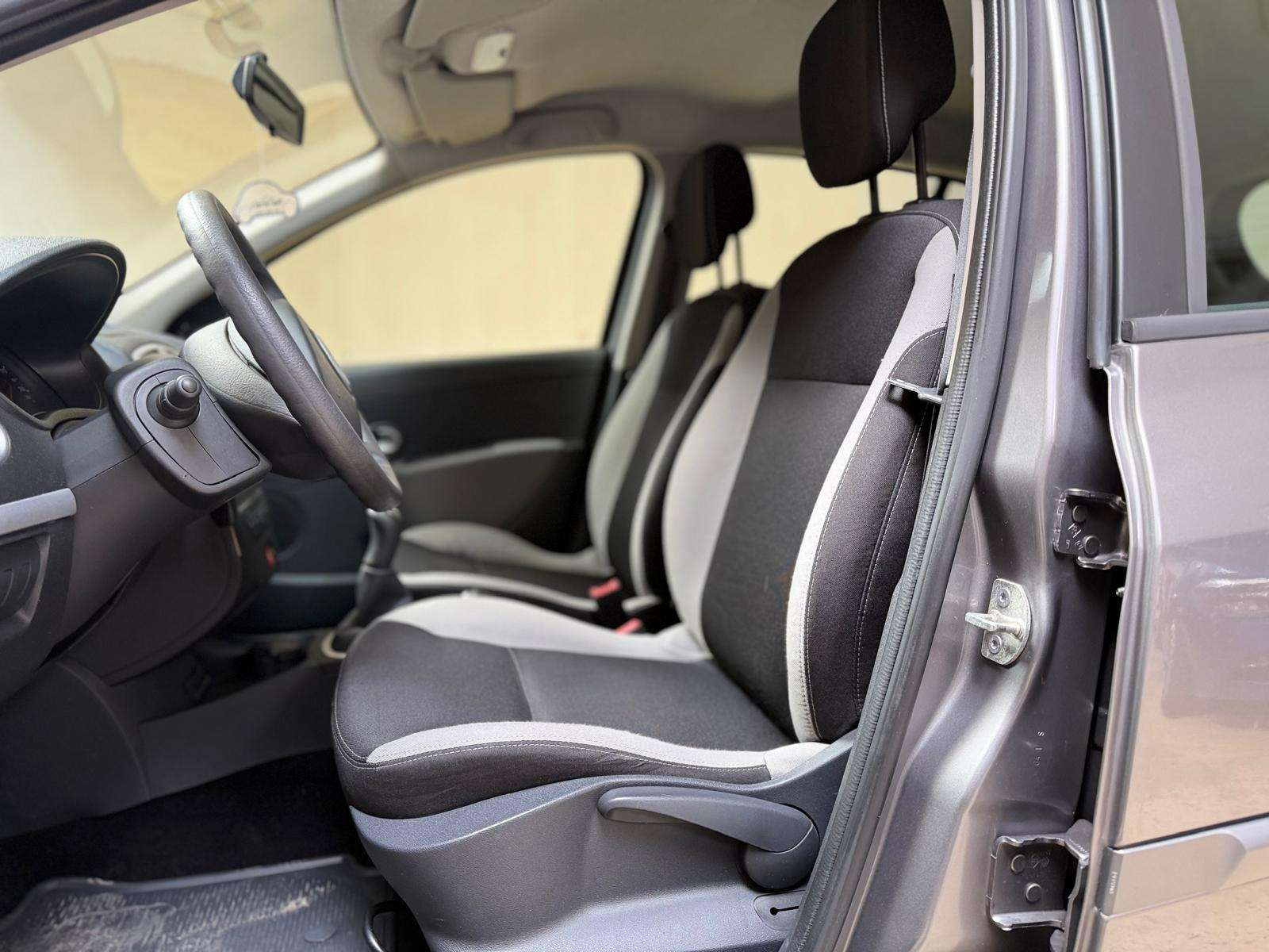 Renault Clio Clio 1.2i Authentique