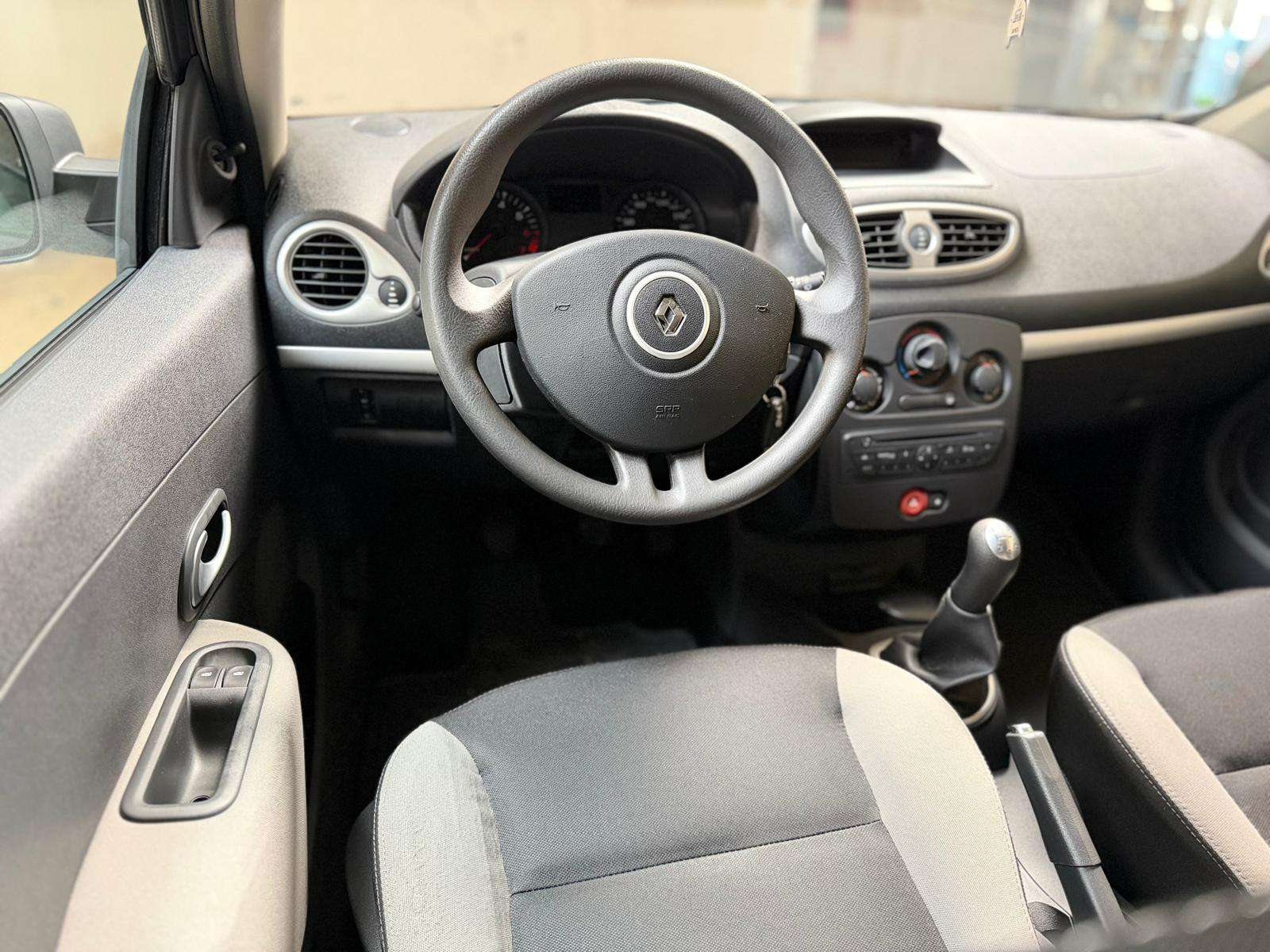 Renault Clio Clio 1.2i Authentique