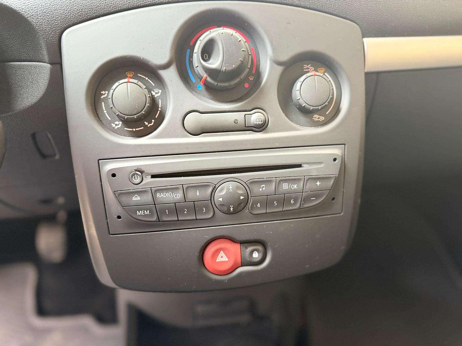 Renault Clio Clio 1.2i Authentique