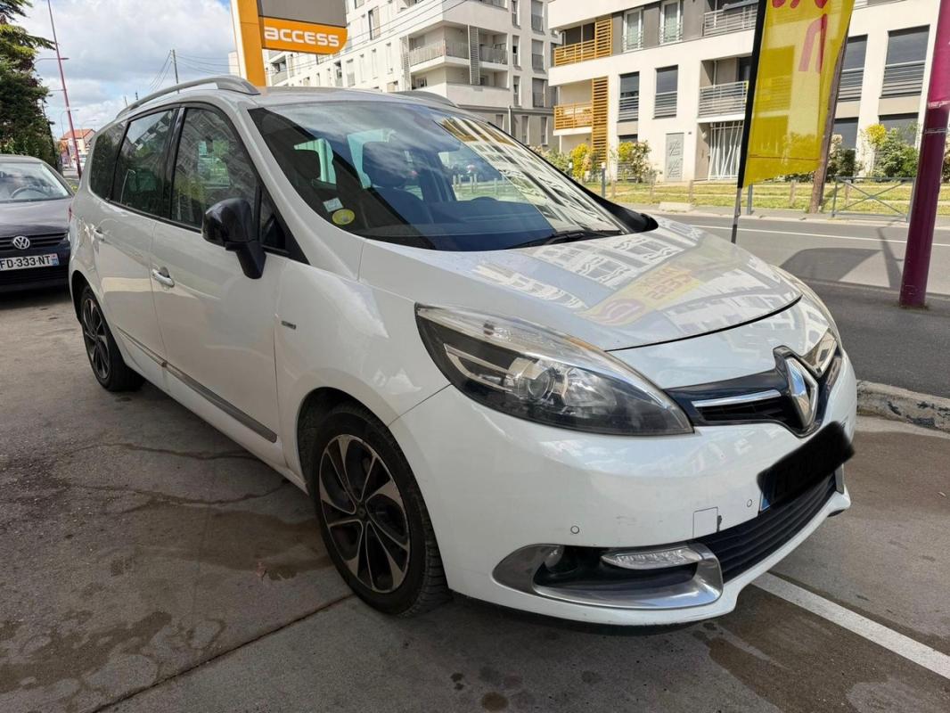 Renault Grand Scenic PHASE 3 BOSE 1ERE MAIN SUIVI CHAINE DISTRIBUTION GPS PAIEMENT 4 OU 10 FOIS