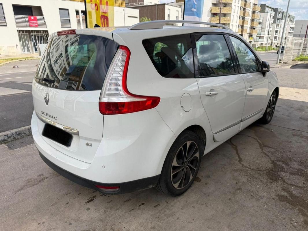 Renault Grand Scenic PHASE 3 BOSE 1ERE MAIN SUIVI CHAINE DISTRIBUTION GPS PAIEMENT 4 OU 10 FOIS