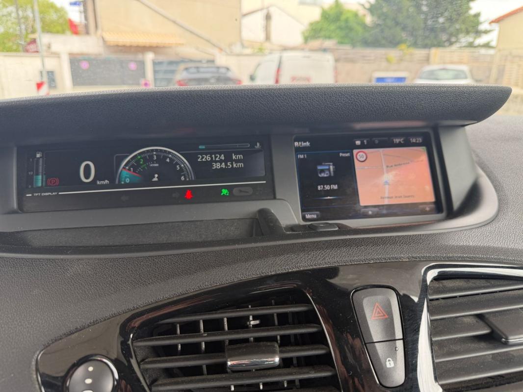 Renault Grand Scenic PHASE 3 BOSE 1ERE MAIN SUIVI CHAINE DISTRIBUTION GPS PAIEMENT 4 OU 10 FOIS