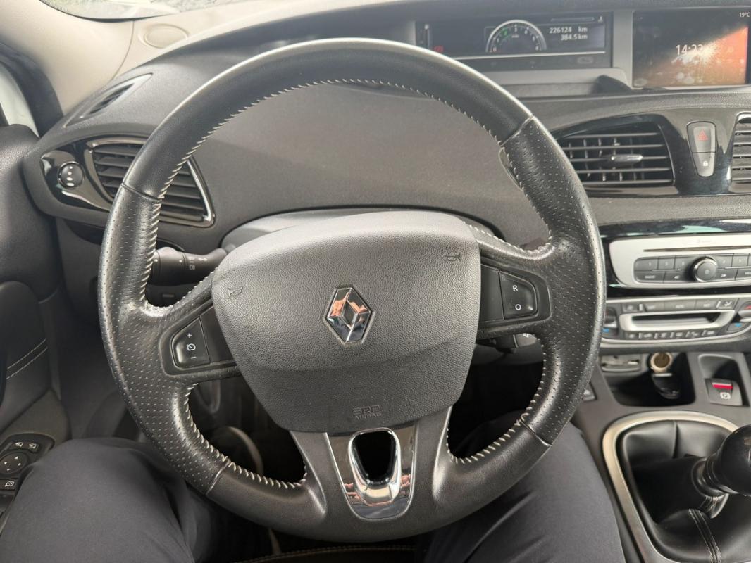 Renault Grand Scenic PHASE 3 BOSE 1ERE MAIN SUIVI CHAINE DISTRIBUTION GPS PAIEMENT 4 OU 10 FOIS