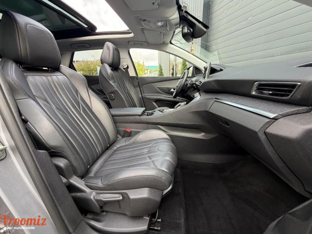 Peugeot 3008 1.5 BlueHDI 130ch Allure EAT8 / Toit ouvrant Cuir Focal