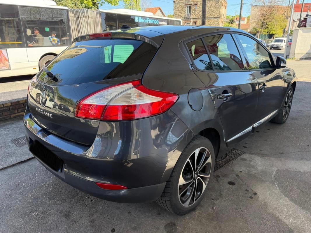 Renault Megane PHASE 3 BOSE CHAINE DISTRIBUTION GPS SEMI CUIR CAMERA DE RECUL PAIEMENT 4 OU 10 FOIS