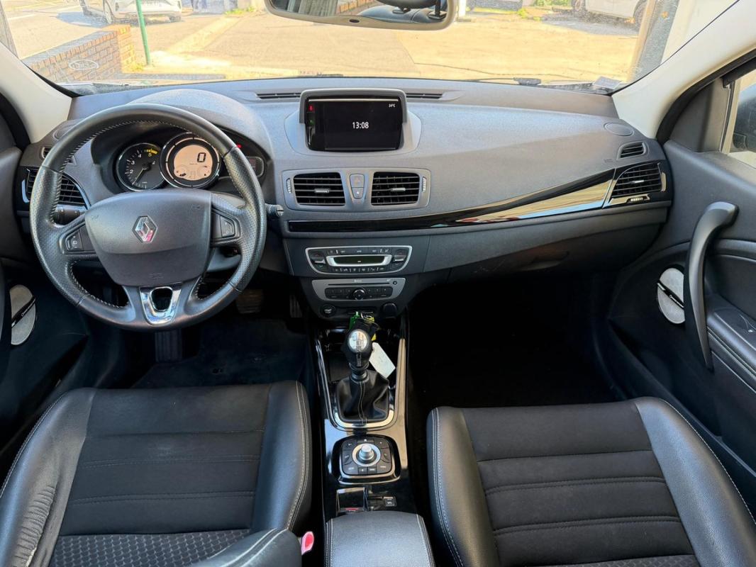 Renault Megane PHASE 3 BOSE CHAINE DISTRIBUTION GPS SEMI CUIR CAMERA DE RECUL PAIEMENT 4 OU 10 FOIS