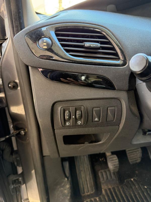 Renault Scenic PHASE 2 DYNAMIQUE GPS SEMI CUIR RADAR AVANT ARRIERE REGULATEUR PAIMENT 4 OU 10 FOIS