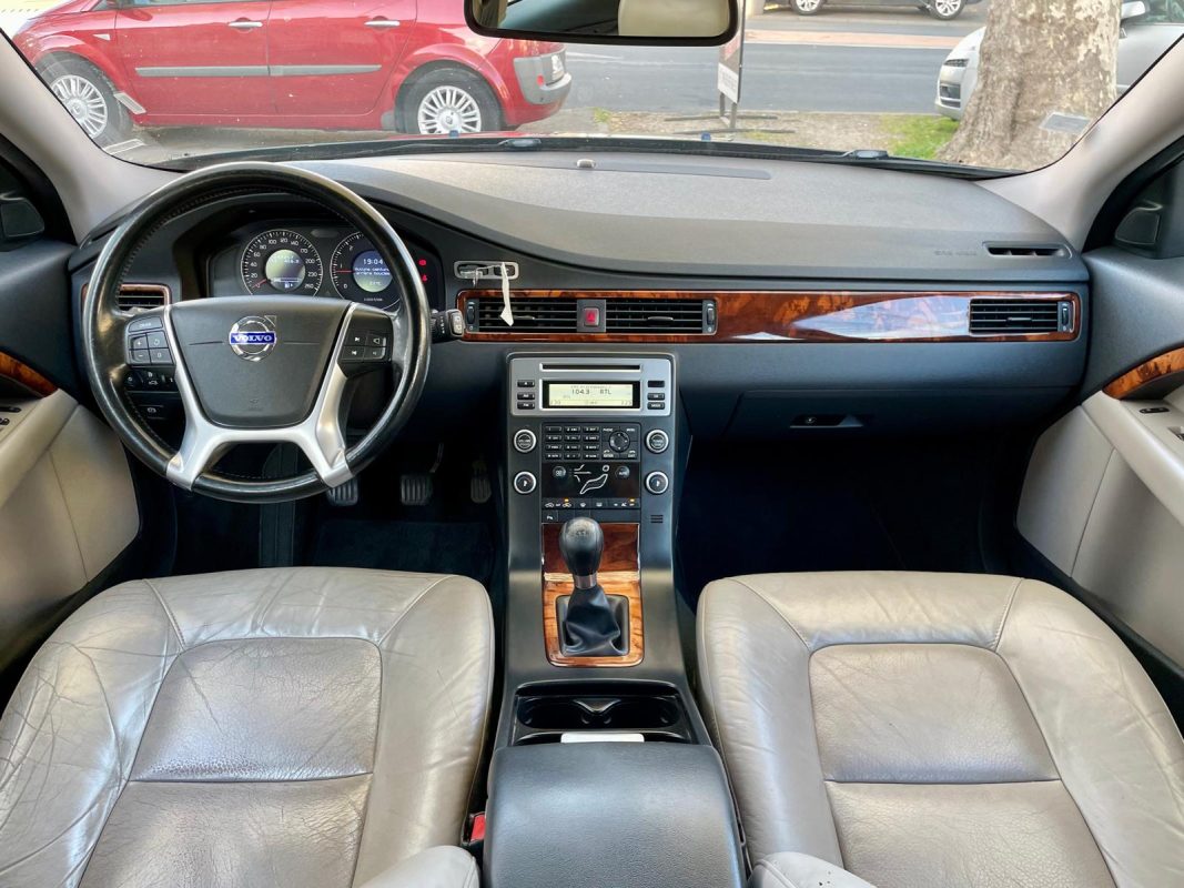 Volvo V70 2.4D 175 SUMMUM
