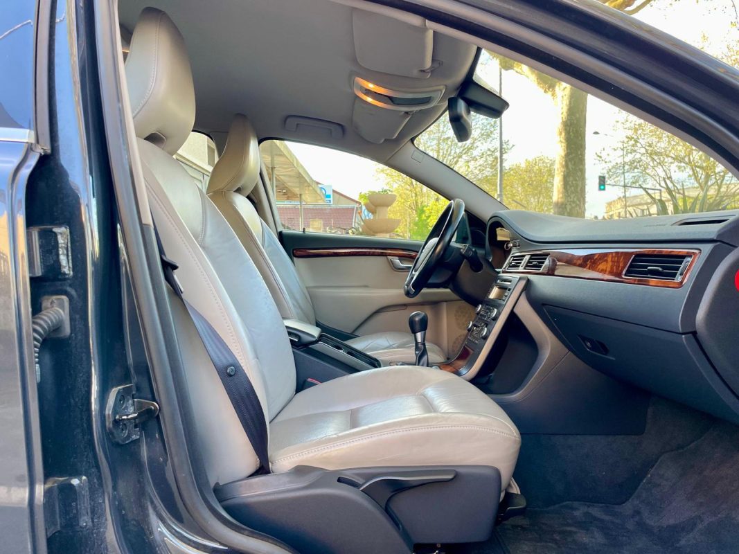 Volvo V70 2.4D 175 SUMMUM