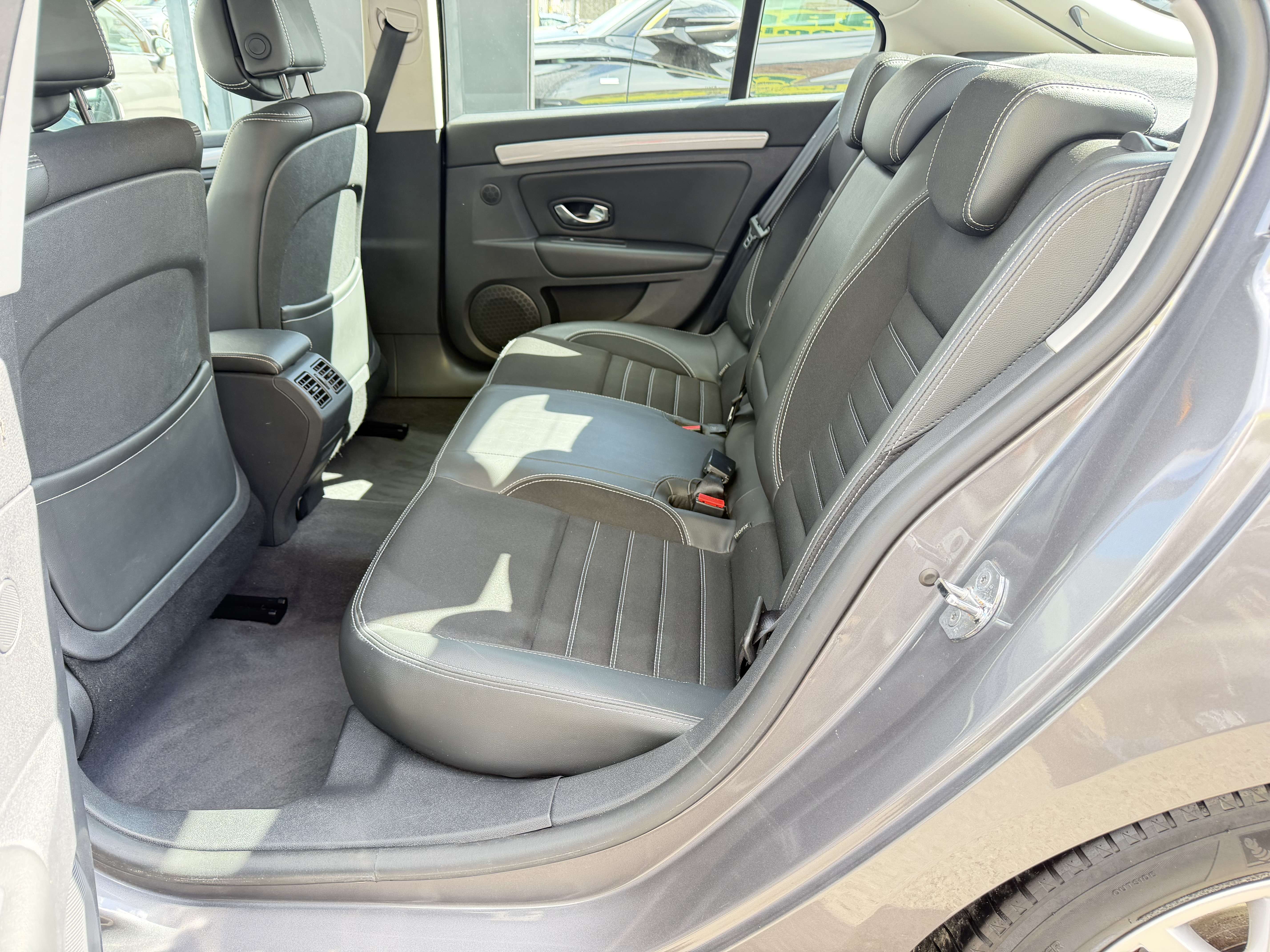 Renault Laguna Laguna 1.5 dCi LIMITED ° NAVI ° CUIR ° AIRCO ° JAN