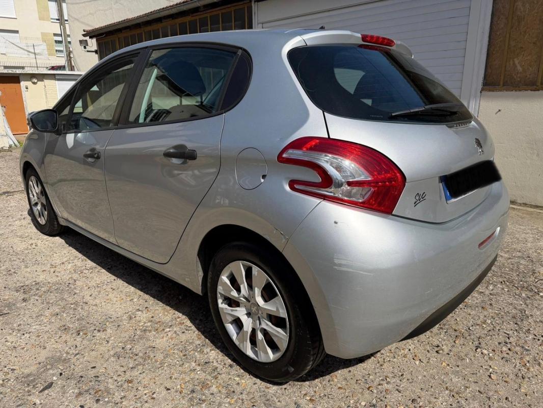 Peugeot 208 1.4 HDI 68CH 181KM REGULATEUR LIMITEUR DE VITESSE BLUETOOTH PAIEMENT EN 4 /10 FOIS