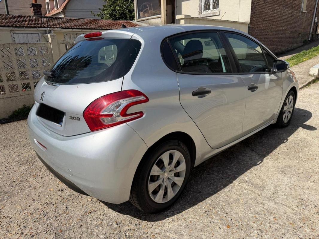 Peugeot 208 1.4 HDI 68CH 181KM REGULATEUR LIMITEUR DE VITESSE BLUETOOTH PAIEMENT EN 4 /10 FOIS