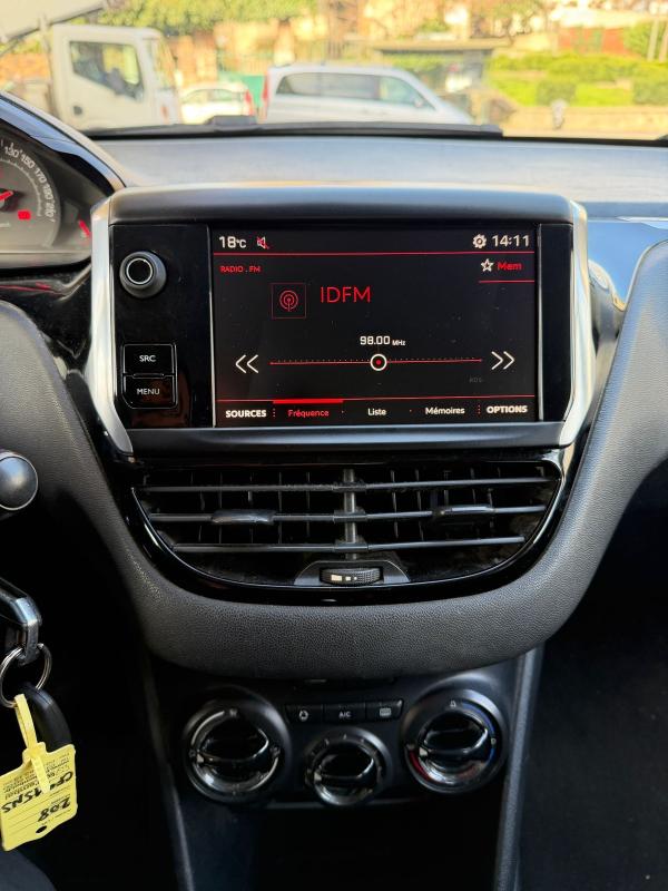 Peugeot 208 1.4 HDI 68CH 181KM REGULATEUR LIMITEUR DE VITESSE BLUETOOTH PAIEMENT EN 4 /10 FOIS
