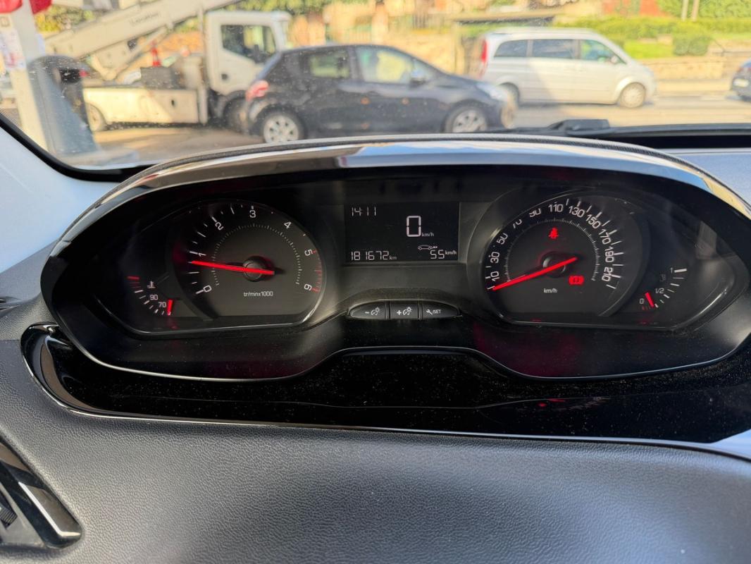 Peugeot 208 1.4 HDI 68CH 181KM REGULATEUR LIMITEUR DE VITESSE BLUETOOTH PAIEMENT EN 4 /10 FOIS