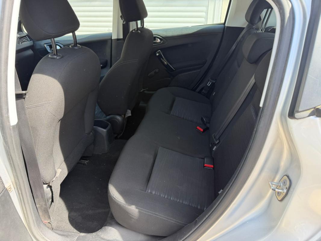 Peugeot 208 1.4 HDI 68CH 181KM REGULATEUR LIMITEUR DE VITESSE BLUETOOTH PAIEMENT EN 4 /10 FOIS