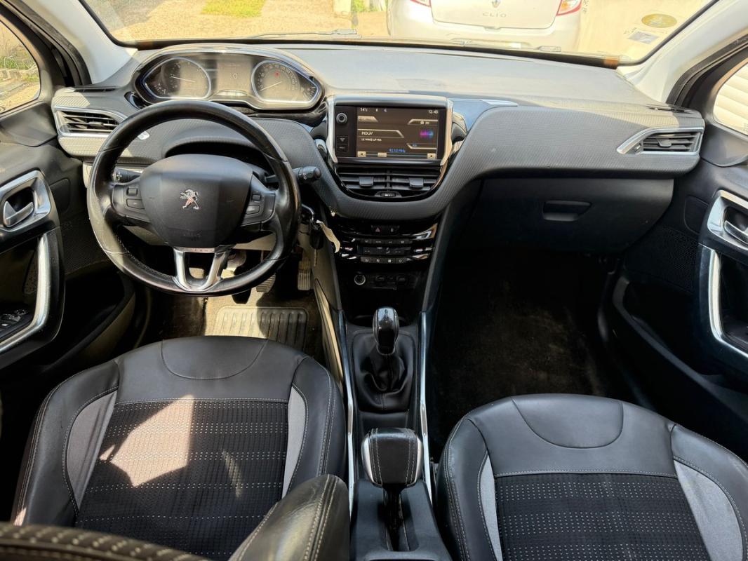 Peugeot 2008 1.6EHDI ALURE CARNET ENTRETIEN SUIVI KIT DISTRIBUTION NEUVE GPS PAIEMENT 4 OU 10 FOIS