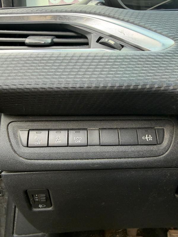 Peugeot 2008 1.6EHDI ALURE CARNET ENTRETIEN SUIVI KIT DISTRIBUTION NEUVE GPS PAIEMENT 4 OU 10 FOIS