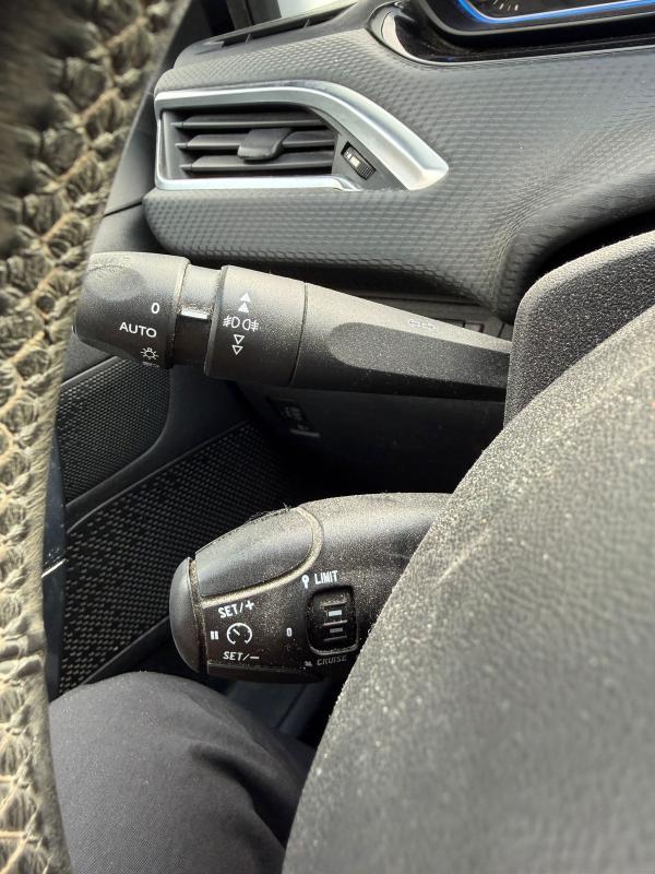 Peugeot 2008 1.6EHDI ALURE CARNET ENTRETIEN SUIVI KIT DISTRIBUTION NEUVE GPS PAIEMENT 4 OU 10 FOIS