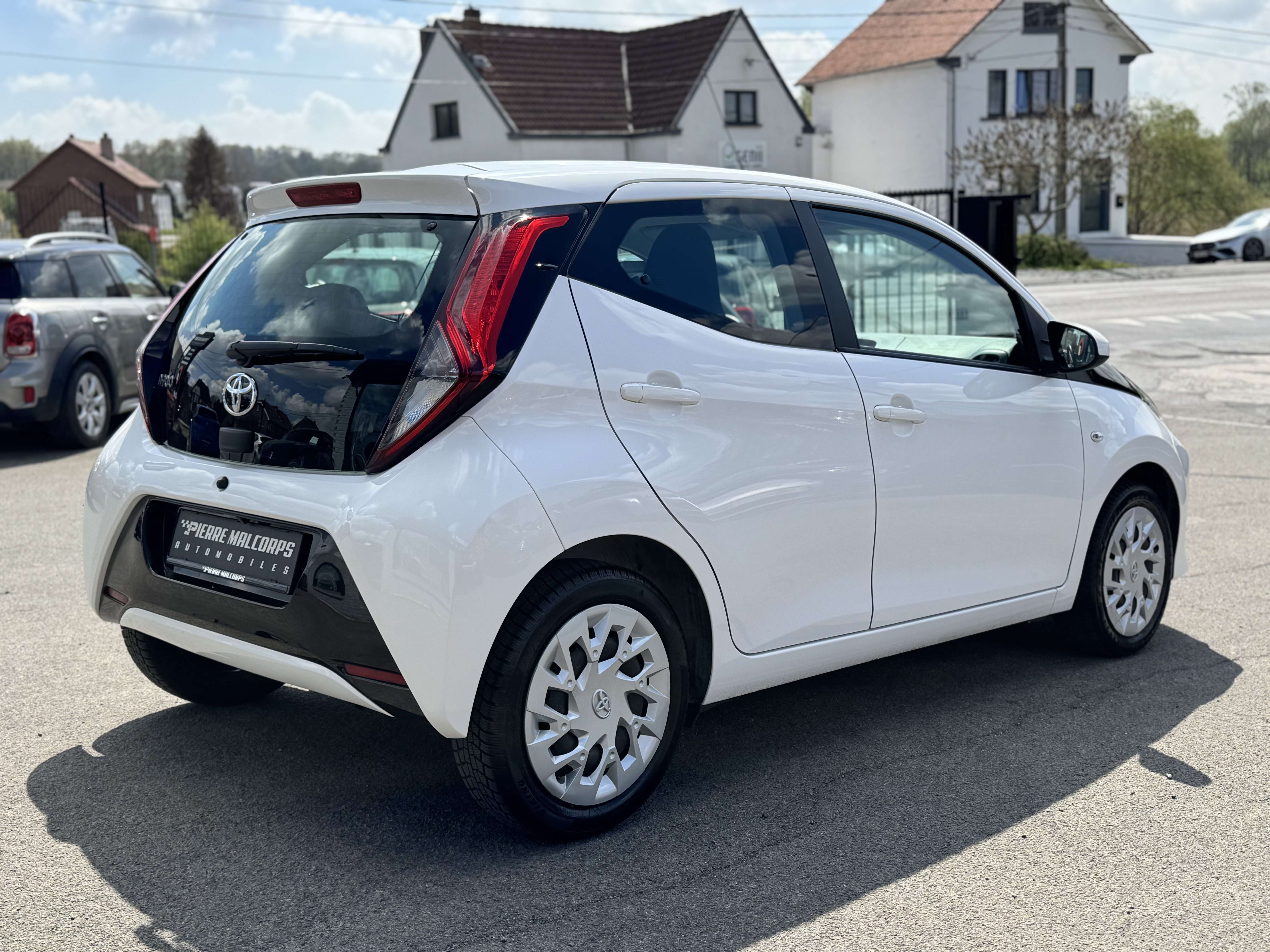 Toyota Aygo 1.0i VVT-i X-play / CARPLAY / AIRCO / CAMERA / LED
