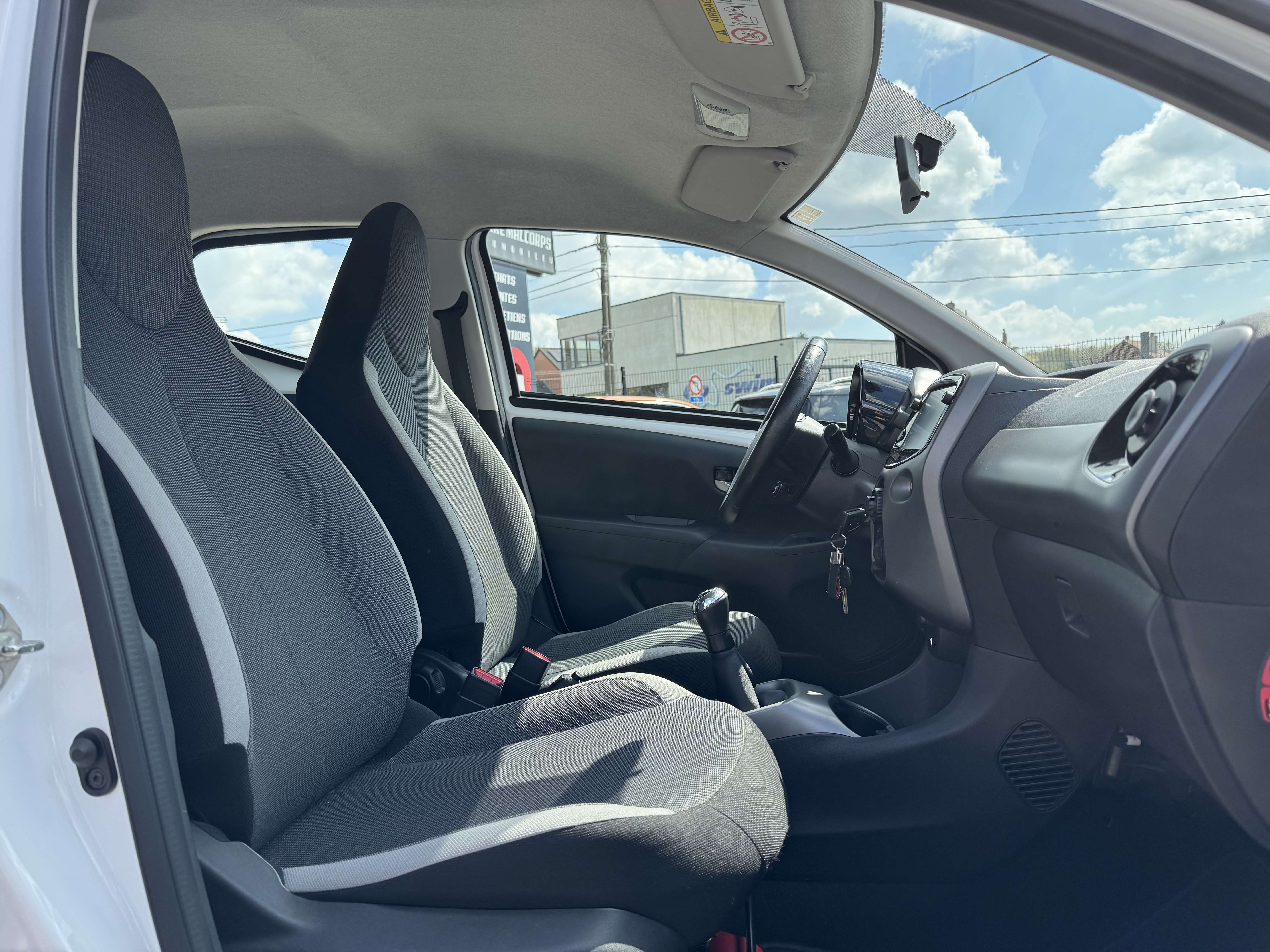 Toyota Aygo 1.0i VVT-i X-play / CARPLAY / AIRCO / CAMERA / LED