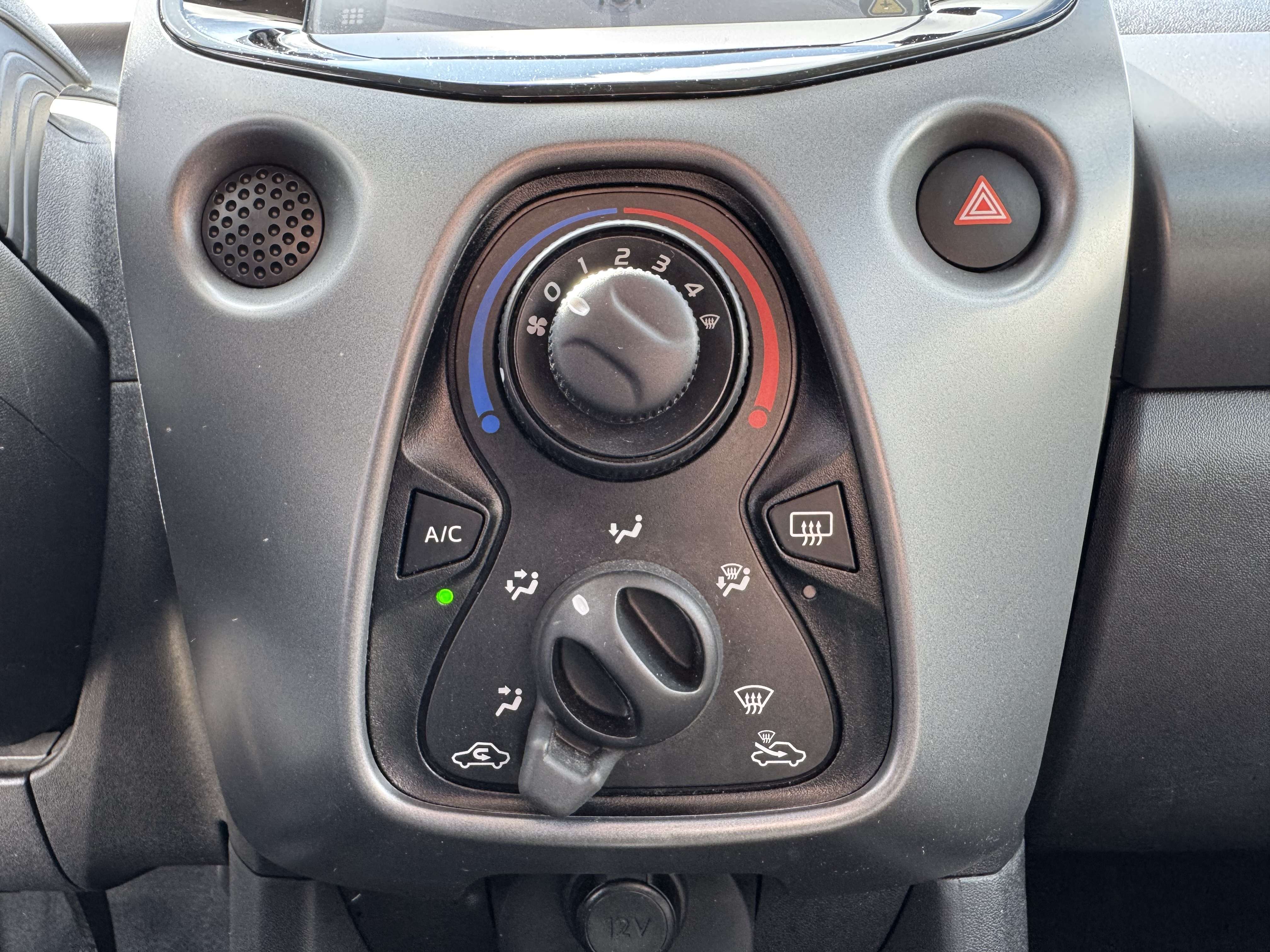 Toyota Aygo 1.0i VVT-i X-play / CARPLAY / AIRCO / CAMERA / LED