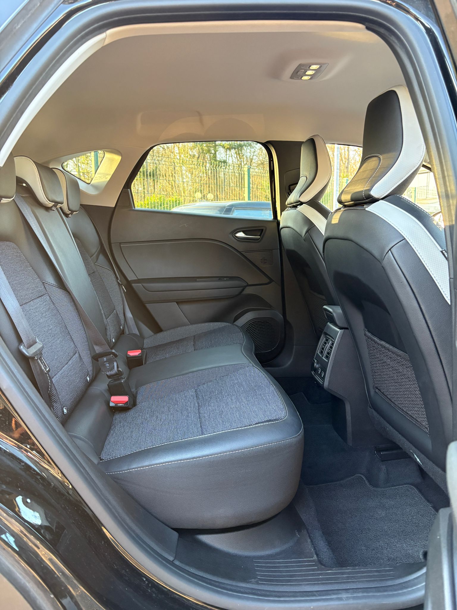 Renault Captur 1.6 E-TECH HYBRIDE RECHARGEABLE 160CV INTENSE