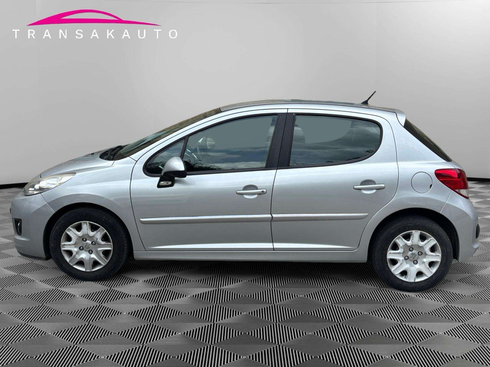 Peugeot 207 207 1.4i / Garantie / Kit main libre